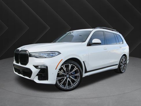 Used 2021 BMW X7 M50i image 1