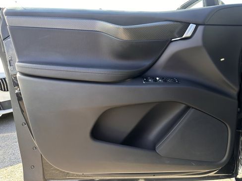 Used 2018 Tesla Model X 75D image 17