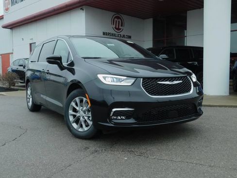 New 2026 Chrysler Pacifica Limited FWD image 2
