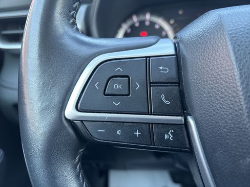 Used 2024 Toyota Highlander LE image 20