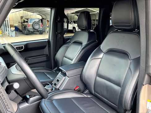 Used 2025 Ford Bronco Outer Banks image 9