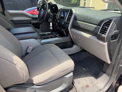 Used 2018 Ford F250 XLT w/ XLT Premium Package AWD/4WD image 16