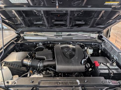 Used 2023 Toyota Tacoma TRD Sport AWD/4WD image 14