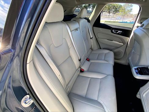 Used 2022 Volvo XC60 B5 Inscription w/ Advanced Package image 18