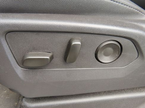 Used 2025 Chevrolet Suburban Z71 image 29