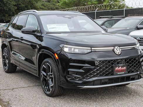 New 2026 Volkswagen Tiguan SEL R-Line image 3