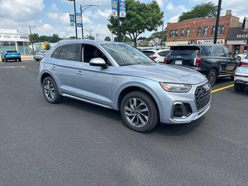 Used 2023 Audi Q5 2.0T Premium w/ Convenience Package AWD/4WD image 2