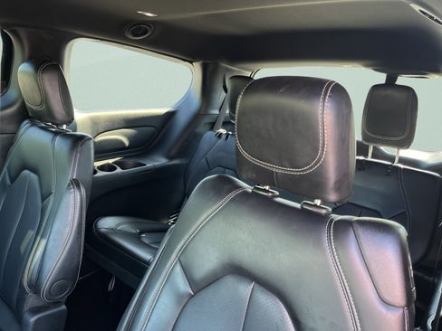 Used 2025 Chrysler Pacifica Select FWD image 21