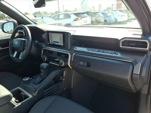 Used 2024 Toyota Tacoma TRD Off-Road image 5