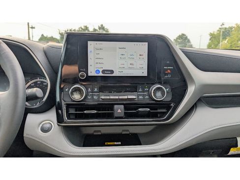 Used 2024 Toyota Highlander XLE image 22