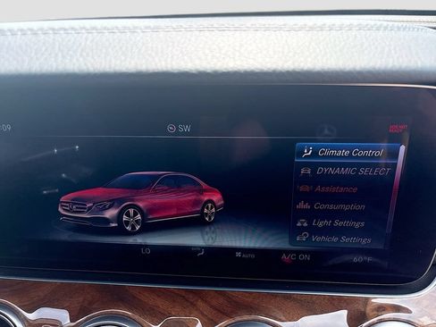 Used 2018 Mercedes-Benz E 300 image 32