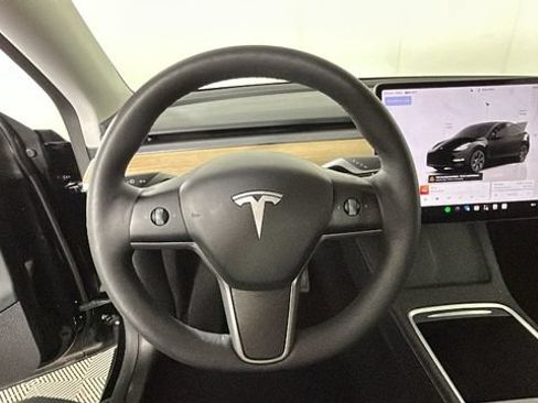 Used 2024 Tesla Model Y Long Range AWD/4WD image 14