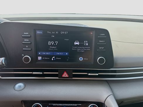 Used 2021 Hyundai Elantra SEL FWD image 10