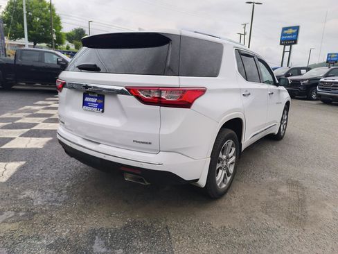 Used 2021 Chevrolet Traverse Premier FWD image 3