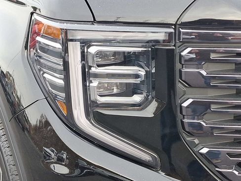 Used 2025 GMC Sierra 1500 Denali Ultimate image 9