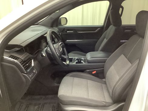 Used 2025 GMC Acadia Elevation FWD image 15