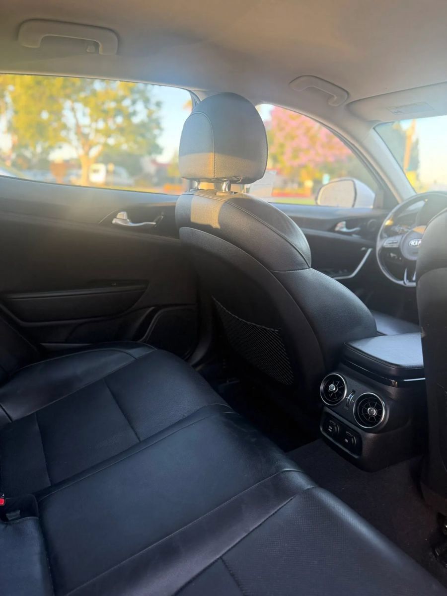 Used 2018 Kia Stinger RWD image 17