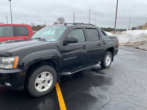 Used 2009 Chevrolet Avalanche LT w/ Suspension Package, Off-Road image 2