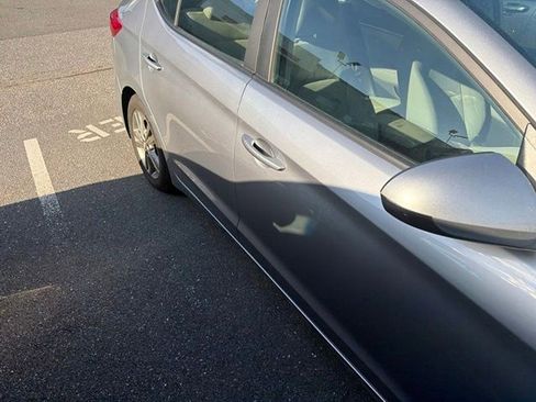 Used 2017 Hyundai Elantra SE FWD image 3