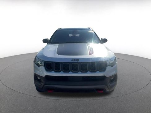 Used 2025 Jeep Compass Trailhawk image 4