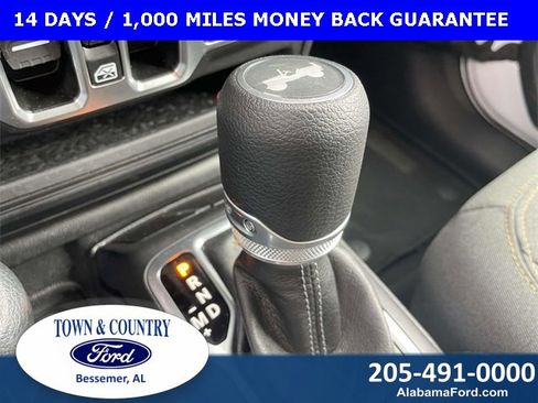 Used 2025 Jeep Wrangler Sahara image 26