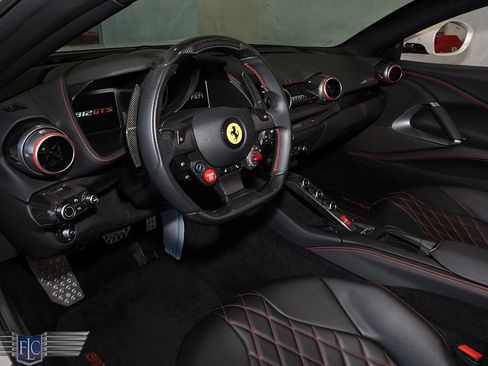 Used 2021 Ferrari 812 GTS RWD image 24
