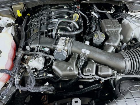 Used 2023 Jeep Grand Cherokee Limited w/ Black Appearance Package image 33