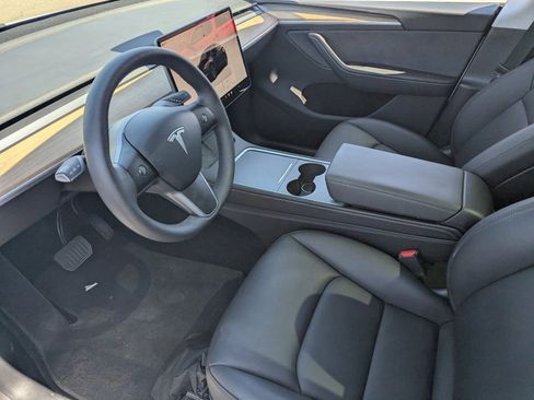 Used 2025 Tesla Model Y Long Range image 22