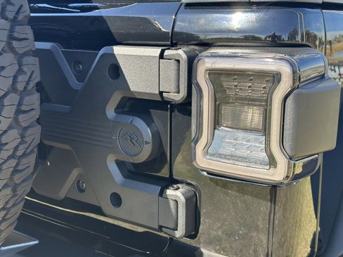 Used 2023 Jeep Wrangler Sport S image 15