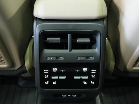 New 2026 Porsche Macan 4 Electric image 24