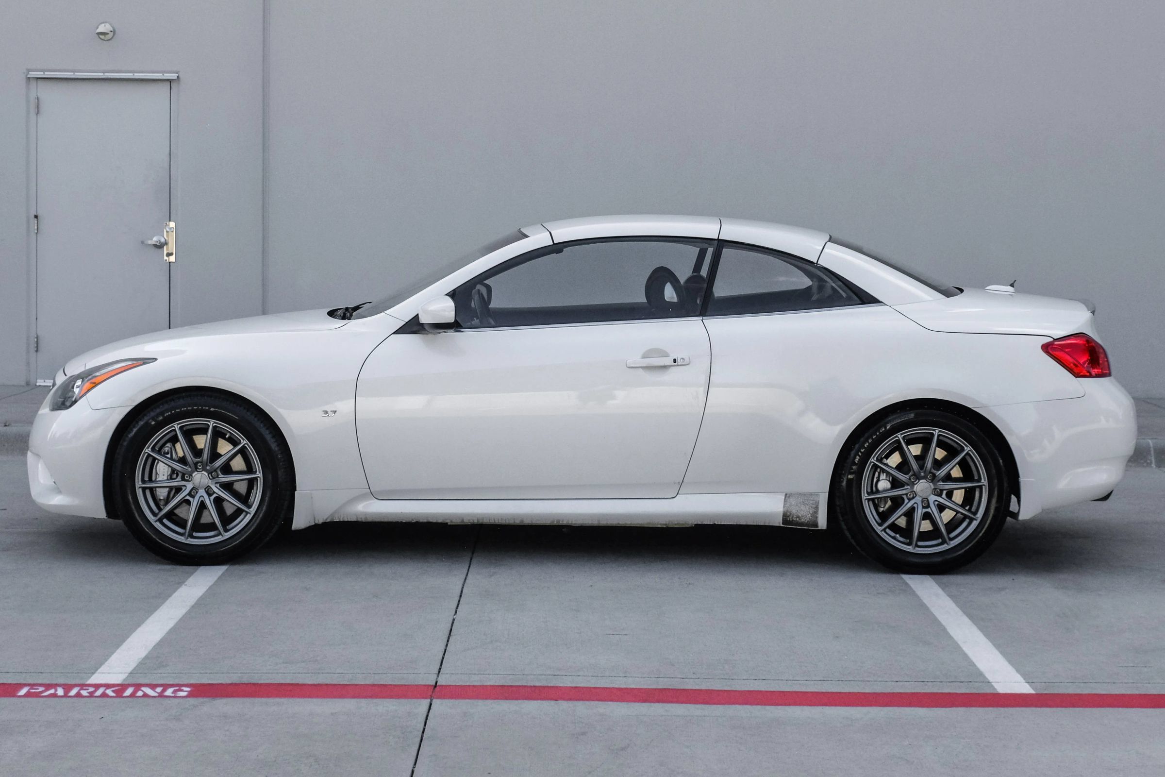 Used 2015 INFINITI Q60 Convertible w/ Premium Package RWD image 11