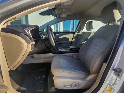 Used 2019 Ford Fusion SE FWD image 10