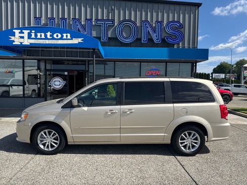 Used 2014 Dodge Grand Caravan SXT FWD image 2