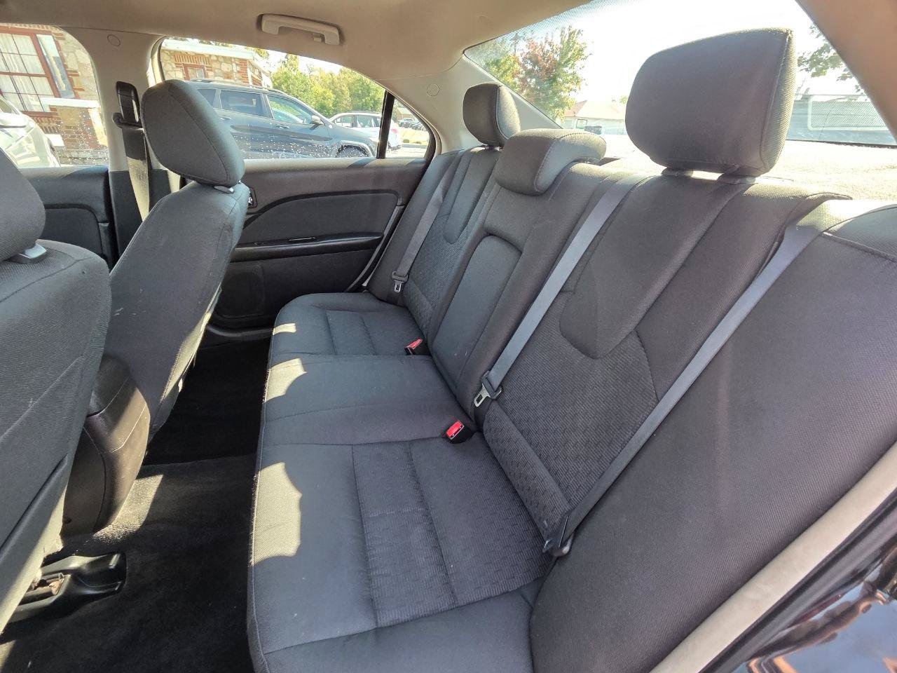 Used 2011 Ford Fusion SE FWD image 15