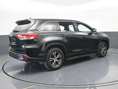 Used 2019 Toyota Highlander Plus FWD image 6