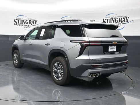 Used 2026 Chevrolet Traverse LT FWD image 6