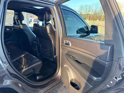 Used 2018 Jeep Grand Cherokee Limited image 20