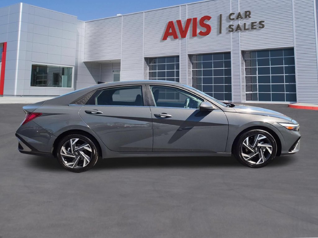 Used 2025 Hyundai Elantra SEL FWD image 5