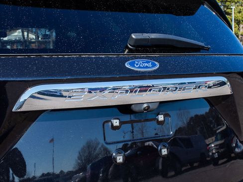 Used 2022 Ford Explorer Limited w/ Equipment Group 301A image 10