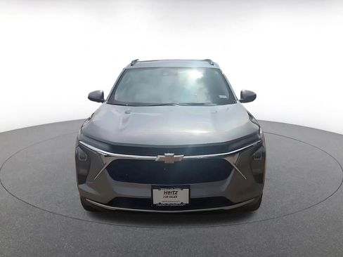 Used 2025 Chevrolet Trax LT FWD image 4