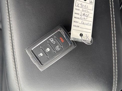 Used 2022 Jeep Grand Cherokee Limited image 26