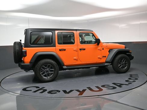 Used 2025 Jeep Wrangler Unlimited Sport AWD/4WD image 16