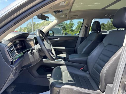Used 2024 Volkswagen Atlas SEL AWD/4WD image 11
