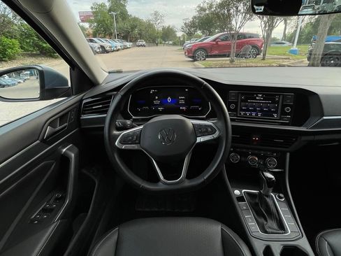 Used 2024 Volkswagen Jetta SE FWD image 12