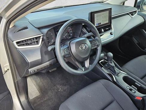 Used 2025 Toyota Corolla LE FWD image 10