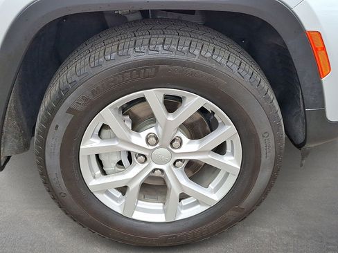 Certified 2023 Jeep Grand Cherokee Limited AWD/4WD image 8