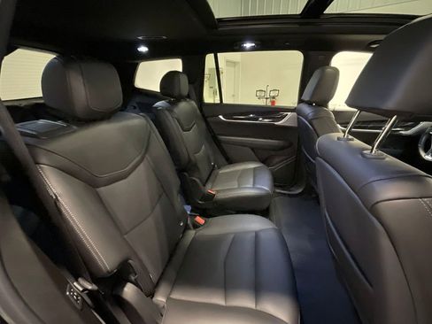 Used 2025 Cadillac XT6 Premium Luxury image 27