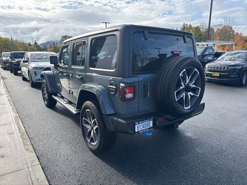 Used 2024 Jeep Wrangler Unlimited w/ Convenience Group image 4