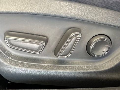 Used 2018 Toyota Camry LE image 23