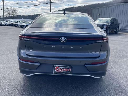 Used 2023 Toyota Crown Limited image 3